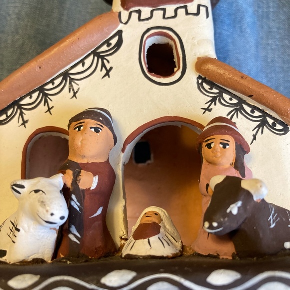 Peruvian red clay ceramic church scene with two adults and baby. - Picture 3 of 8